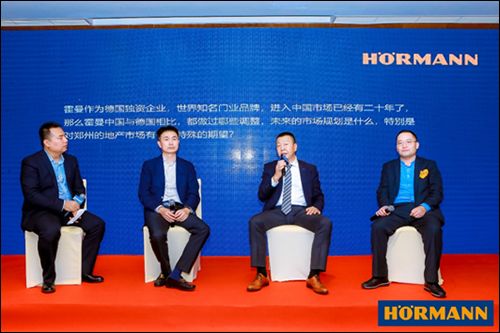 霍曼中国区副总裁刘新昌先生(右2)对话地产公司代表