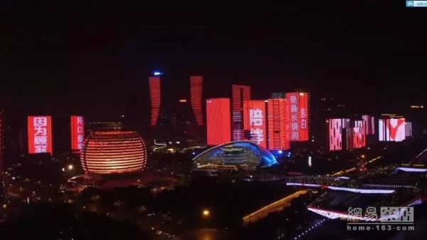 (图:顾家家居在杭州打造的城市灯光秀)
