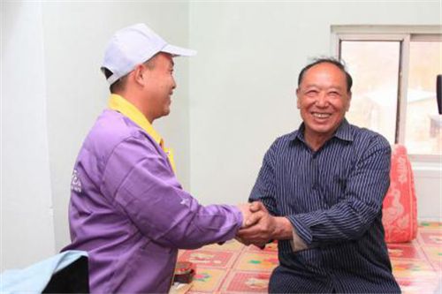 【江西新闻稿】叶志成慈善基金捐赠流动眼科手术车 紫荆花<a target=