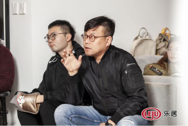 照明在整个空间设计中占据了绝对重要的地位, 好设计下的光线能给人带来 心理与精神上不同的感受。 卿超通过专业的灯光知识,为在座的每一位设计师,详细讲解在室内展示空间、酒店、<a href=