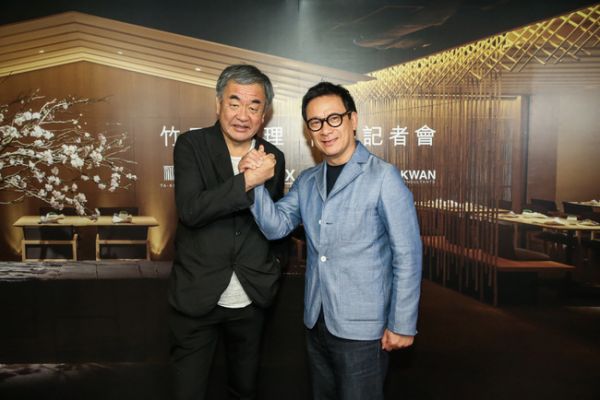 梁志天（右）与隈研吾（左)