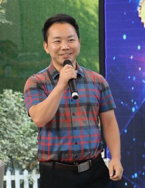 【新浪设计师专访】铭洋设计杨君斌:专注专长必有所获