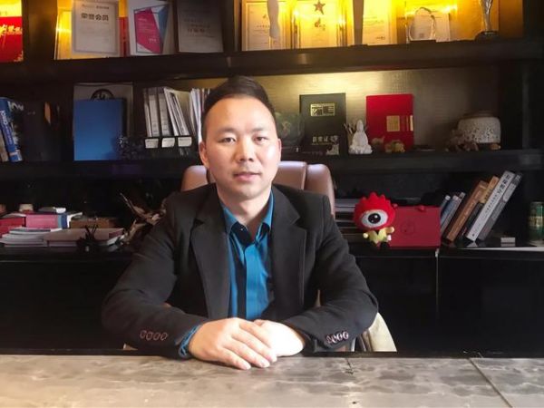 【新浪设计师专访】铭洋设计杨君斌:专注专长必有所获