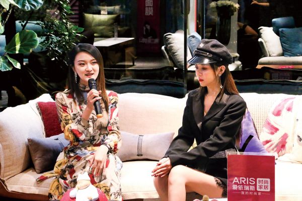 不为带货？爱依瑞斯请来时尚达人虫虫chonny直播为哪般