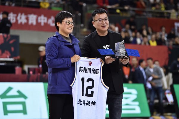 祖国在我心中!中科院“北斗战神”亮相肯帝亚男篮苏州主场