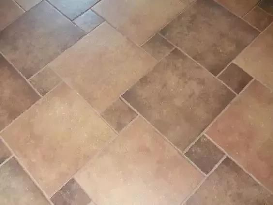 家里的瓷砖再贵都不好看 多半是你贴的方式不对！