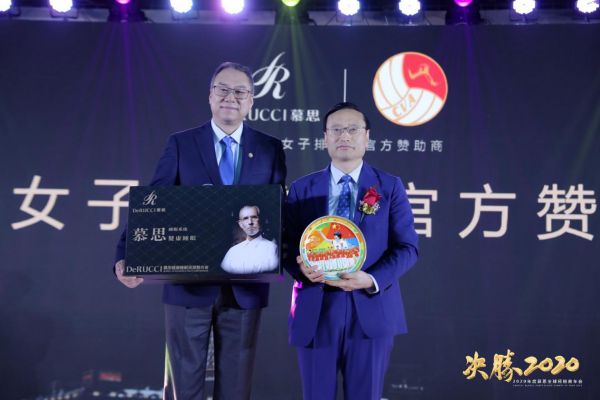标题1：中国排协吕雅君携中国女排亮相慕思全球经销商年会