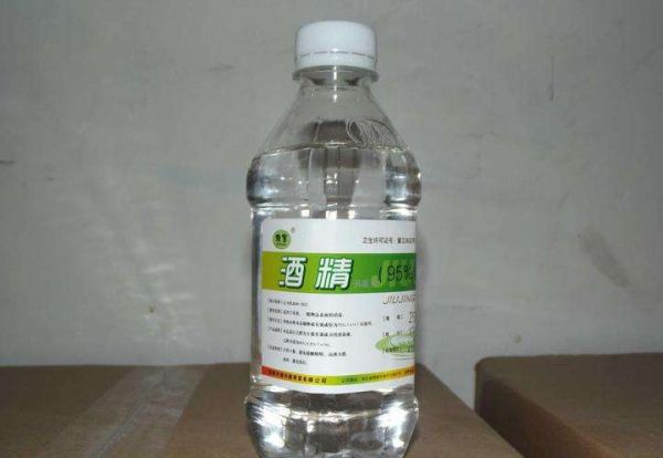 75%的酒精能用矿泉水瓶装吗?最好别这么做!