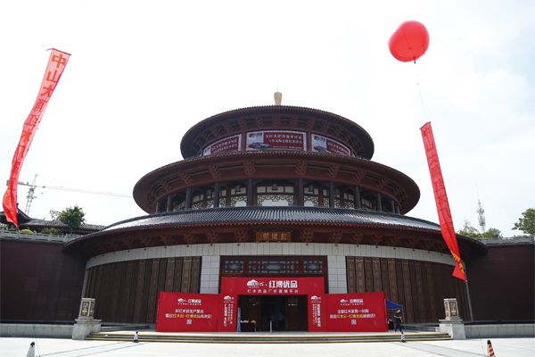 红木云-红博优品位于中山市大涌镇红博城北广场会展中心(导航:红木云红博优品)