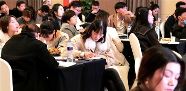 《弯道·赛点》全案思维·色彩|设计如何出“色”