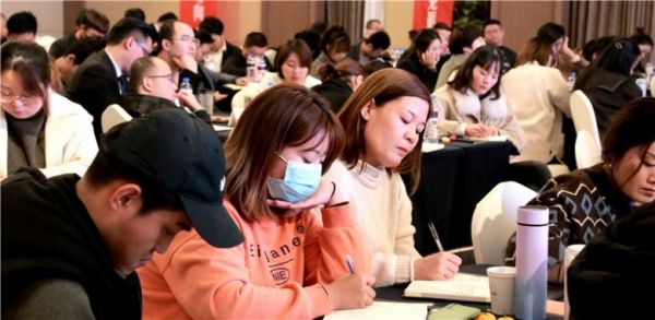 《弯道·赛点》全案思维·色彩|设计如何出“色”