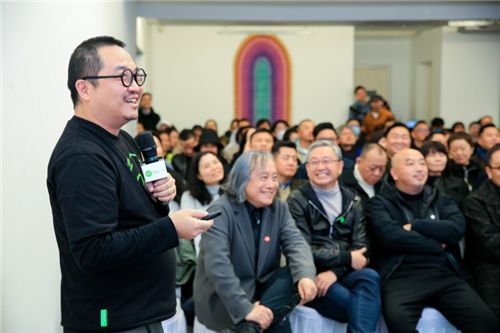 执行总策展人侯正光讲解第二届设计之春整体规划