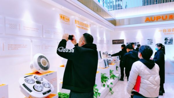 奥普照明综合店快速扩张的背后:赋能经销商“轻装上阵”