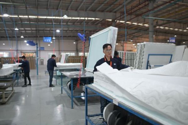 丝涟工厂内部各车间各司其职,有条不紊
