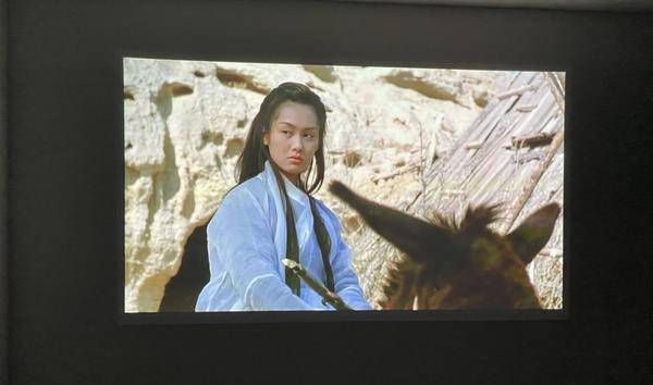 2021年卧室投影仪怎么选?极米Z6X投影仪性价比怎么样?
