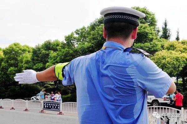 情系交警,爱玛特全屋净水渭南冬日送温暖