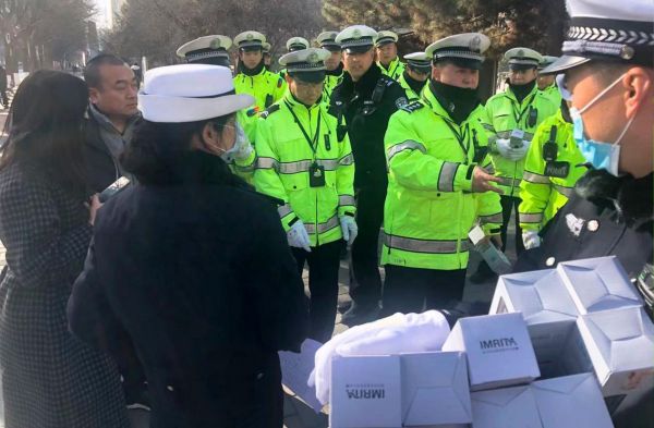 情系交警,爱玛特全屋净水渭南冬日送温暖