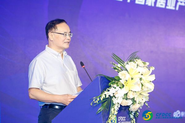 原全国工商联党组成员、专职副主席,中国民间商会副会长庄聪生