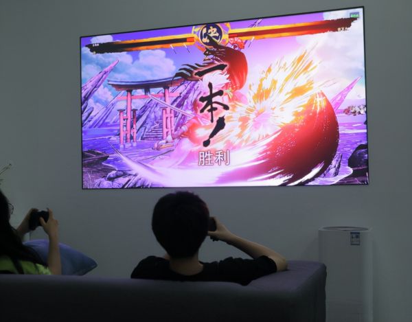 冬季宅家投影仪推荐,这款影院级激光投影仪白天也能看