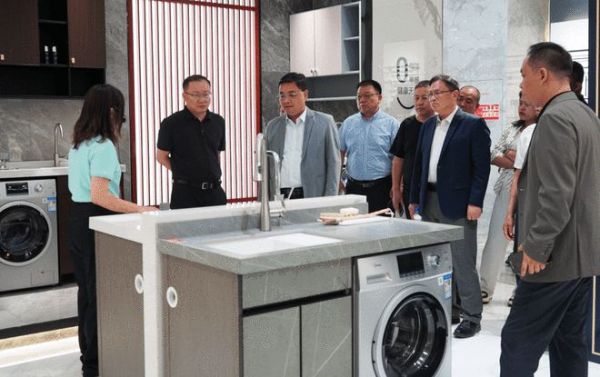 全国工商联家具装饰业商会一行到访惠达<a target=
