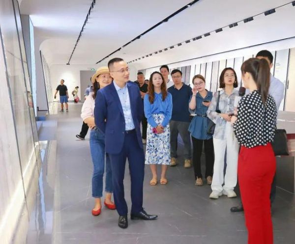 千万粉丝网络达人探访冠珠展厅,揭秘品牌爆款背后出圈实力