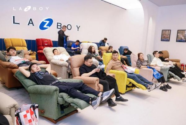 2024深圳国际家具展盛大启幕,LAZBOY掀起舒适新浪潮