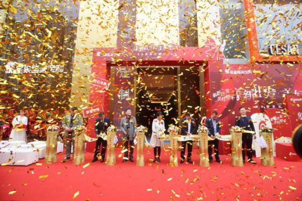 象新出发,美好整家!上海首家“圣象整家定制”形象体验店盛大开业!