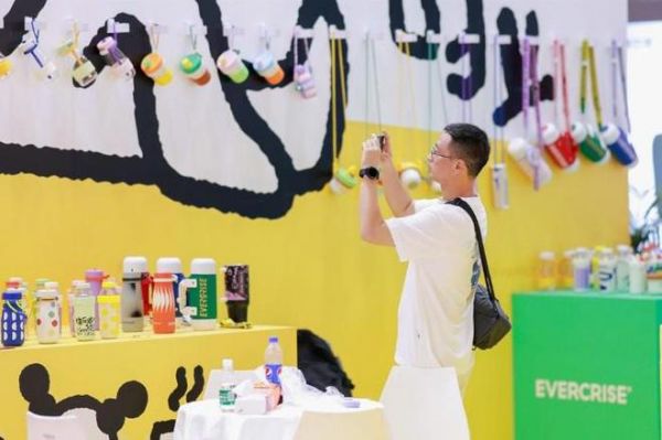 4月深圳礼品家居展领航展播节,TOP达人主播现场开播