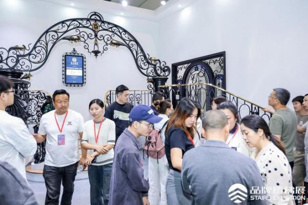 卓上孟小勇:匠心独运 铸就高端楼梯市场新篇章