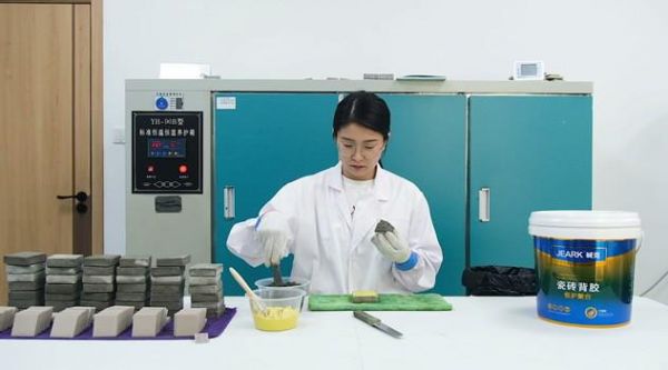 碱克新材打造膏状背胶核心竞争力!创新研发引领行业发展!