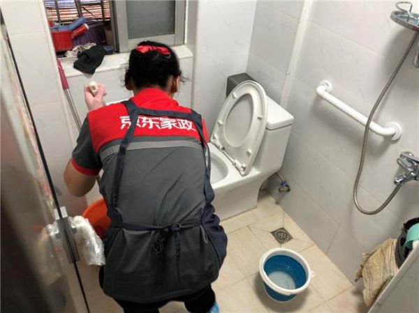 75岁独居老人点赞京东家政保洁师:果真是“地面杀手”