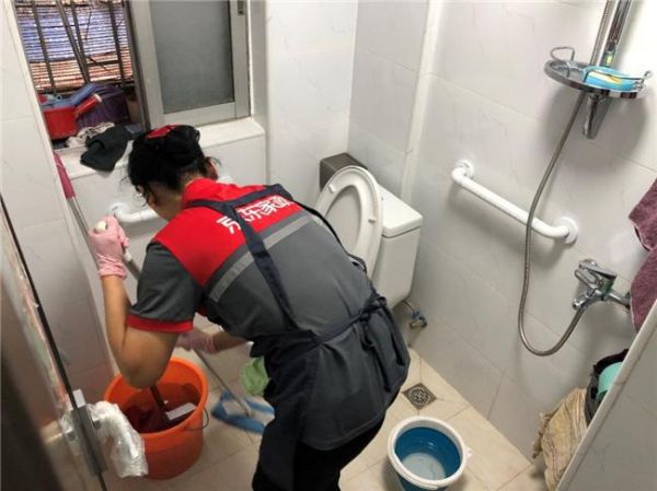 75岁独居老人点赞京东家政保洁师:果真是“地面杀手”