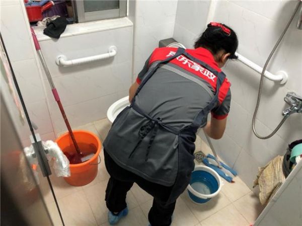 75岁独居老人点赞京东家政保洁师:果真是“地面杀手”
