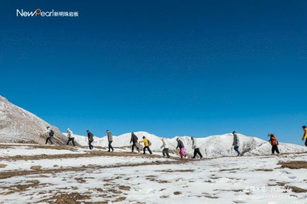 跨界共鸣——新明珠岩板赴自然奇境,探索自然美学与人文的共振