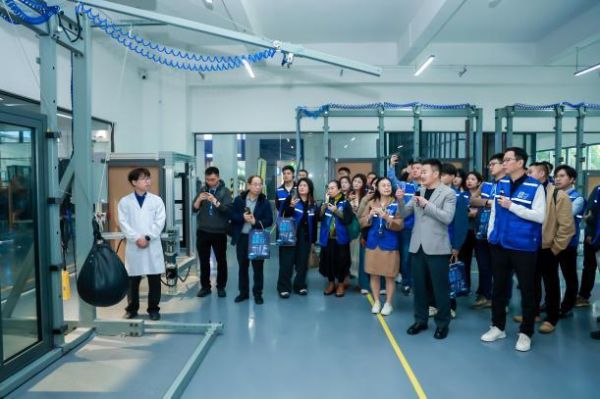 走进标杆工厂,探寻皇派门窗行业领跑方程式