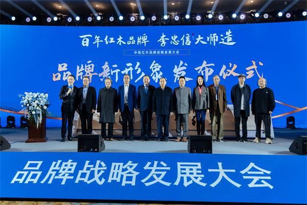 李忠信红木:以匠心叩问百年,让品牌照亮文化传承之路