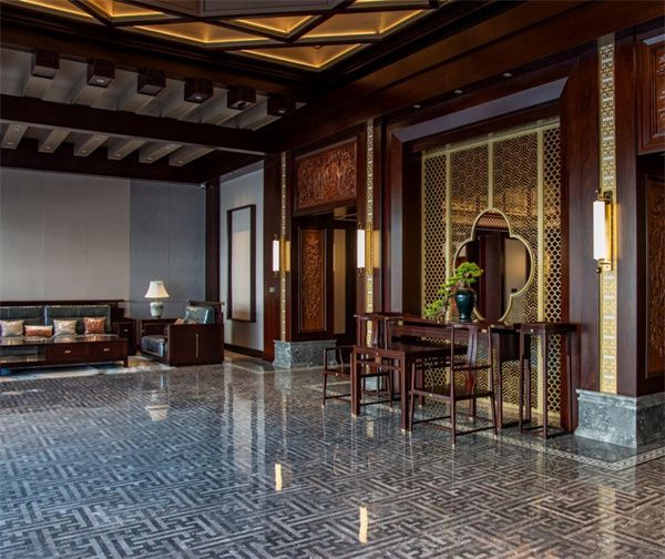 双节狂欢:李忠信红木厂购正酣,畅享艺术之旅新体验