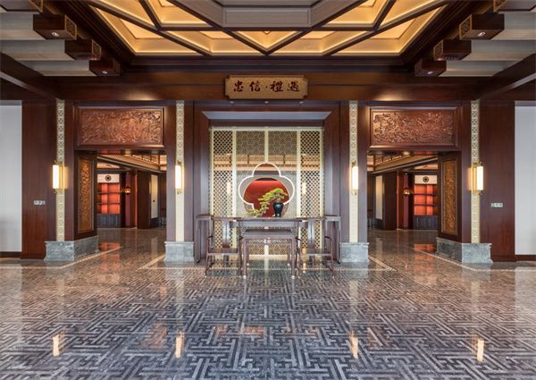 双节狂欢:李忠信红木厂购正酣,畅享艺术之旅新体验