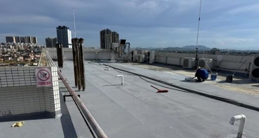 台风下的守护者：科顺润涂R302外露型防水涂料以“一次防水，一次就好”守护建筑安全！